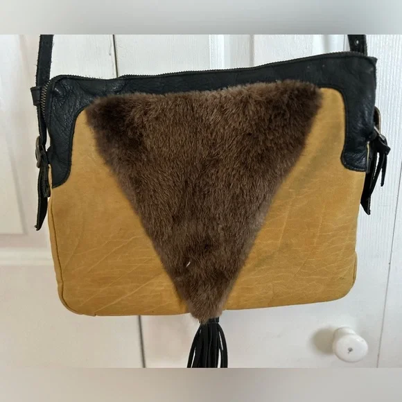 Genuine leather / fur trim crossbody - Picture 2 of 11
